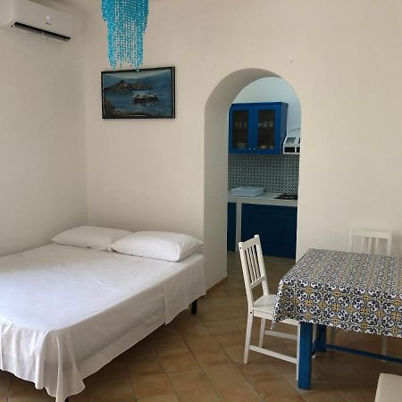 Il Cortiletto - Lipari Centro Apartment Екстериор снимка